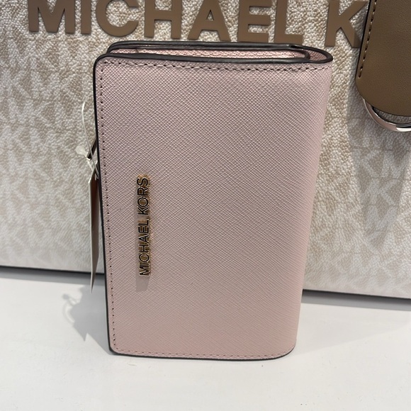 Michael Kors Medium Saffiano Leather Wallet
Powder Blush
NWT 
L - Picture 8 of 16